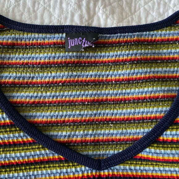 [JUNCTION] 90s RETRO RAINBOW STRIPED TEE - Picture 7 of 12